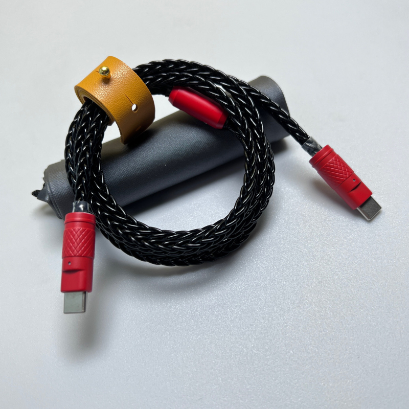 Cablu de date din silicon cu conectori Lightning și USB-C, lungime 1–2 m, încărcare rapidă, putere maximă 100 W, design cu un cap