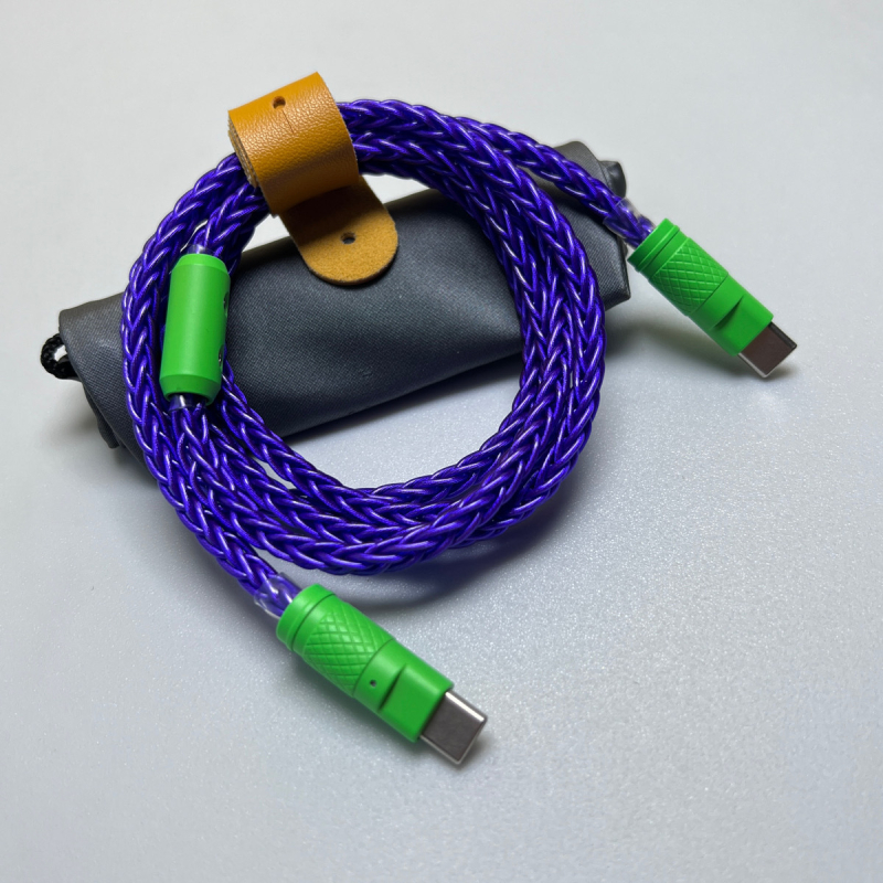 Cablu de date din silicon cu conectori Lightning și USB-C, lungime 1–2 m, încărcare rapidă, putere maximă 100 W, design cu un cap