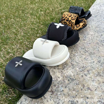 Smfk vieno dirželio šlepetės, viršus iš sintetinės odos, gumos padas, Cross Flower raštas, slip-on dizainas