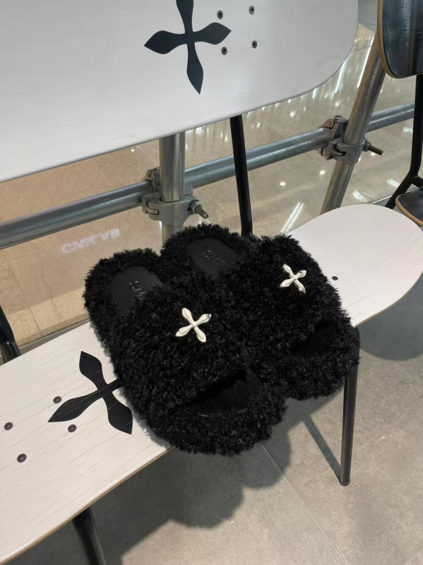 Smfk vieno dirželio šlepetės, viršus iš sintetinės odos, gumos padas, Cross Flower raštas, slip-on dizainas