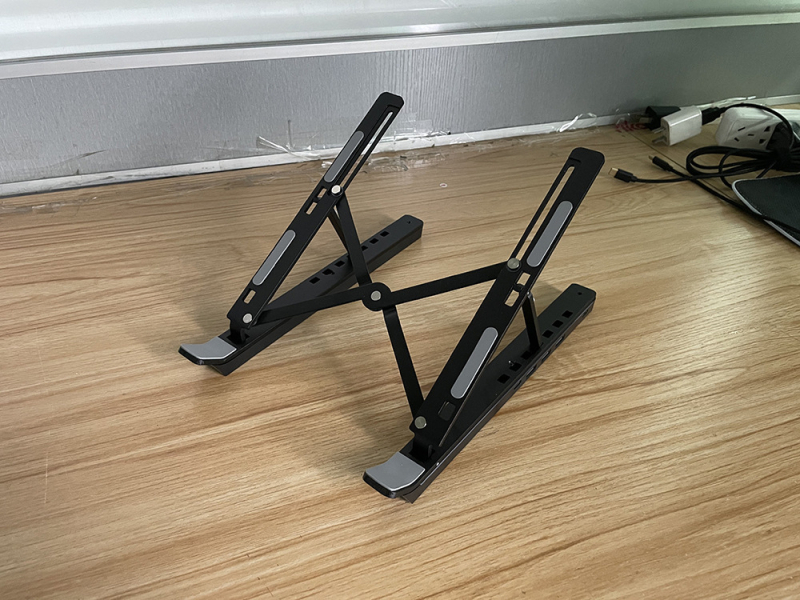 Алуминиева сплав лаптоп стойка с RGB осветление, сгъваема с охлаждане, модел ST-05, съвместима с лаптопи, дължина на кабела 50 cm