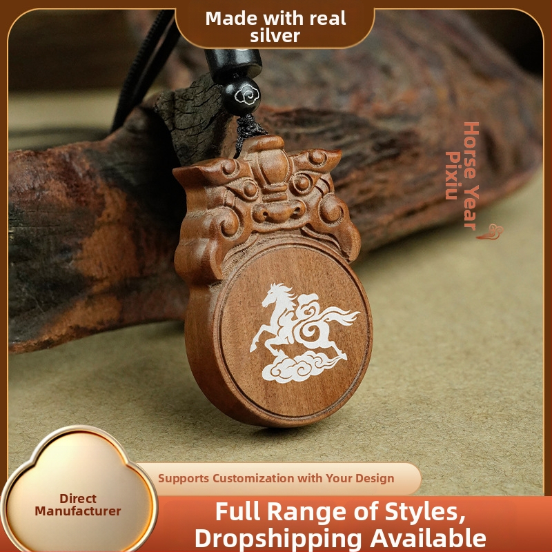 Pandant Pixiu din lemn de santal cu încrustație de argint, stil chinezesc, motive animale, Muxiangji, lansare toamnă 2025