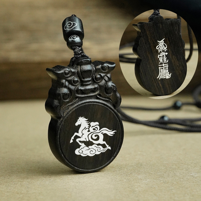 Pandant Pixiu din lemn de santal cu încrustație de argint, stil chinezesc, motive animale, Muxiangji, lansare toamnă 2025