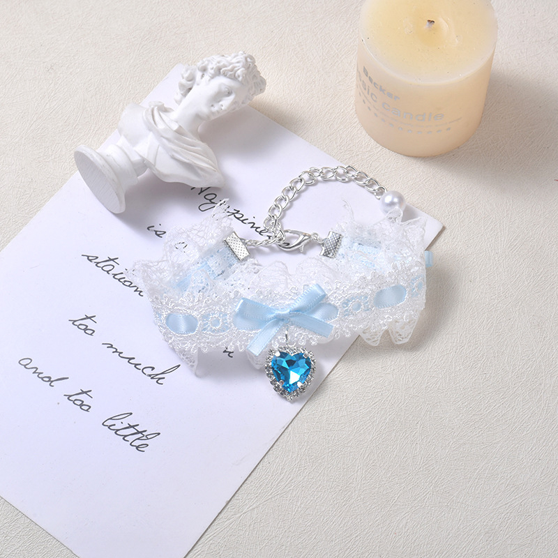 Котешки нашийник със сърцевиден мотив и кристали, марка Picking, INS стил (патерн: сърце; материал: кристали, метална дантела; стил: Инс; универсален)