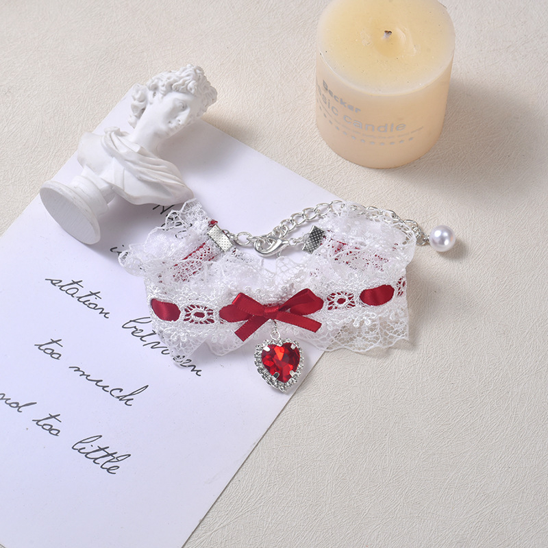 Котешки нашийник със сърцевиден мотив и кристали, марка Picking, INS стил (патерн: сърце; материал: кристали, метална дантела; стил: Инс; универсален)