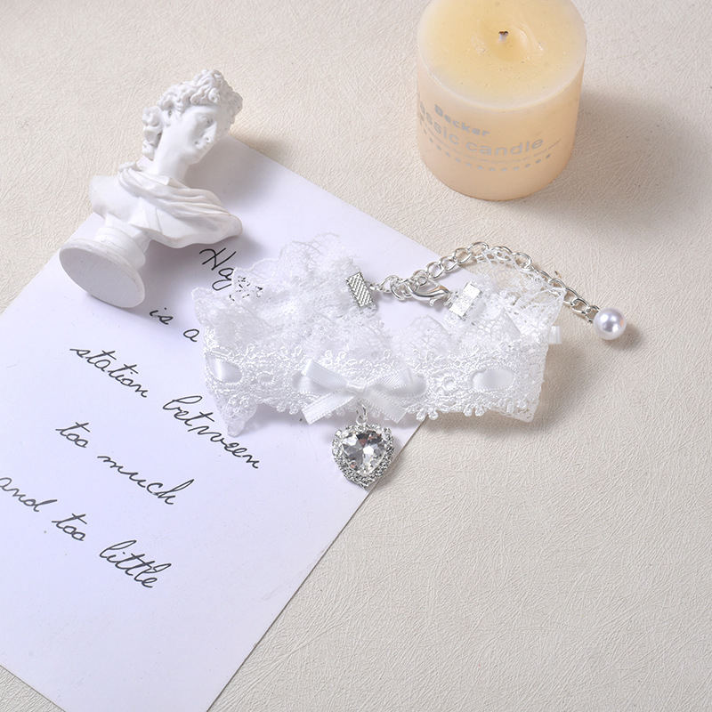 Котешки нашийник със сърцевиден мотив и кристали, марка Picking, INS стил (патерн: сърце; материал: кристали, метална дантела; стил: Инс; универсален)