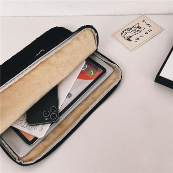 Калъф за таблет с плюшена агнешка вълна, корейски стил сладко бродирано животинче (дишащ, против кражба, устойчив на земетресения, намаляване на товара)