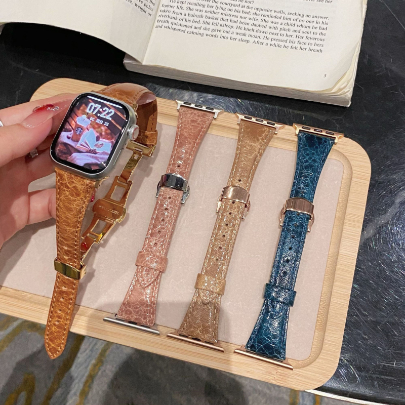 Kožna narukvica za Apple Watch s uzorkom napuklih i leptir kopčom – moderan stil