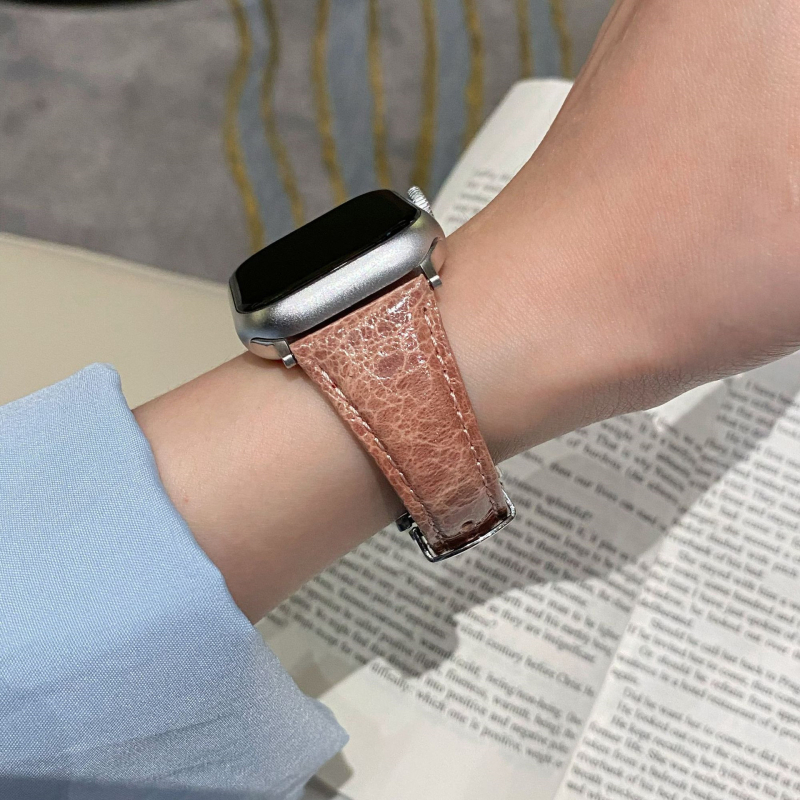 Kožna narukvica za Apple Watch s uzorkom napuklih i leptir kopčom – moderan stil