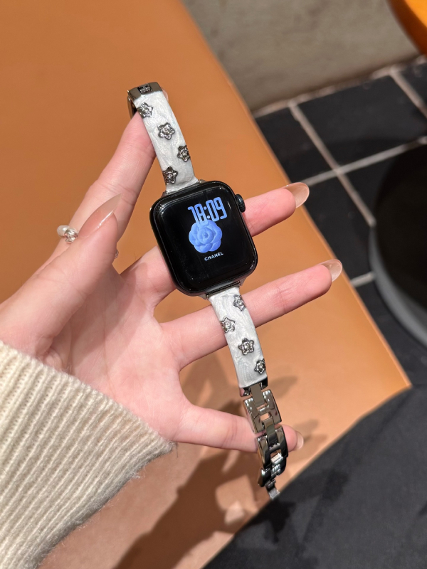 Brățară curbata din metal cu design floral, pentru Apple iPhone 11, Xiaomi Band 8/9 Pro și Huawei Band 8/9/10; material metalic, interfață 14 mm, închidere cu buton snap