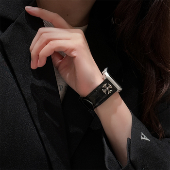 Каишка за Apple Watch от кожа с крокодилски модел; съвместима с Apple Watch; марка Neutral; без лицензираните частни марки.