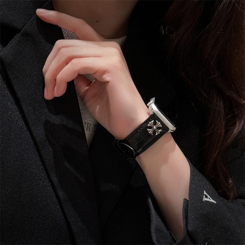 Каишка за Apple Watch от кожа с крокодилски модел; съвместима с Apple Watch; марка Neutral; без лицензираните частни марки.