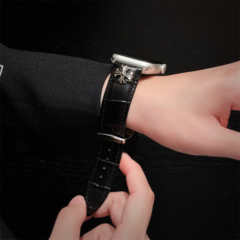 Каишка за Apple Watch от кожа с крокодилски модел; съвместима с Apple Watch; марка Neutral; без лицензираните частни марки.