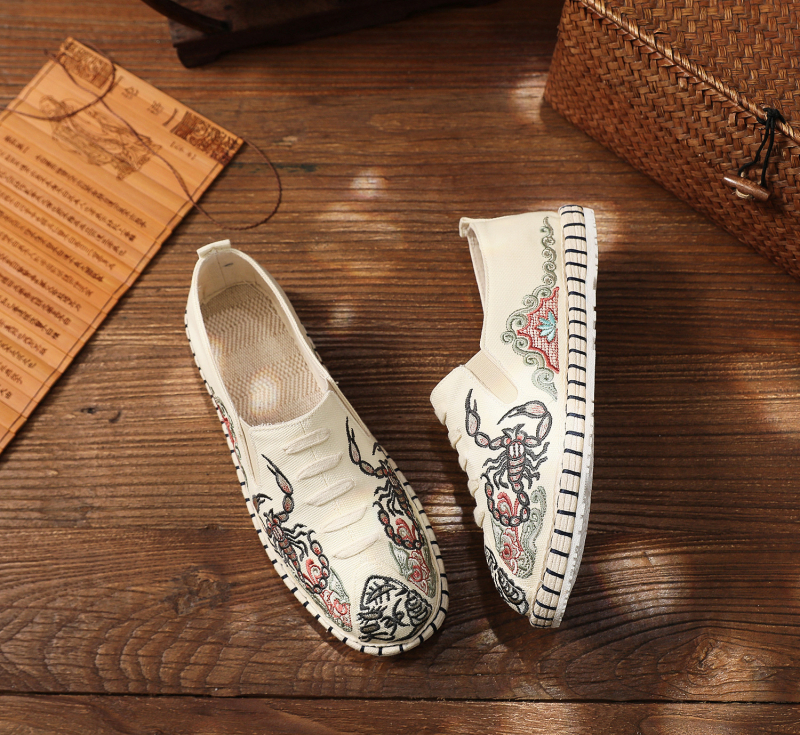 Vyriniai etniniai tekstiliniai bateliai su apvaliu nosimi, viršus iš drobės, žemas aukštis, elastinė juosta, daugiasluoksnė padai