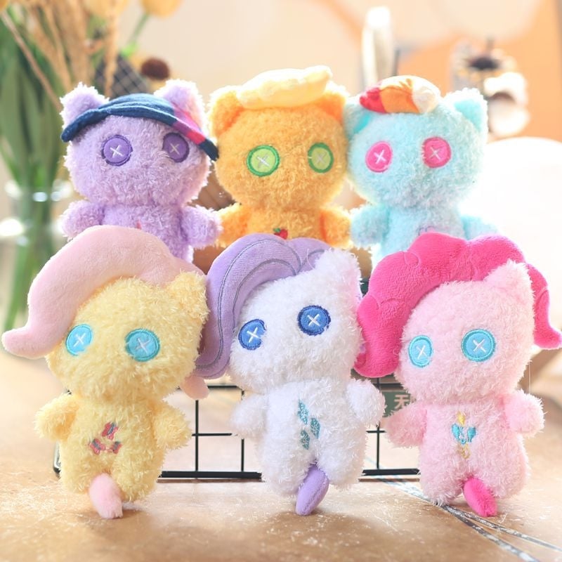 Κούκλα λούτρινο άλογο με μπρελόκ — υπερ-μαλακό κοντό λούτρινο ύφασμα, γέμισμα PP βαμβάκι, μάρκα Praying bear