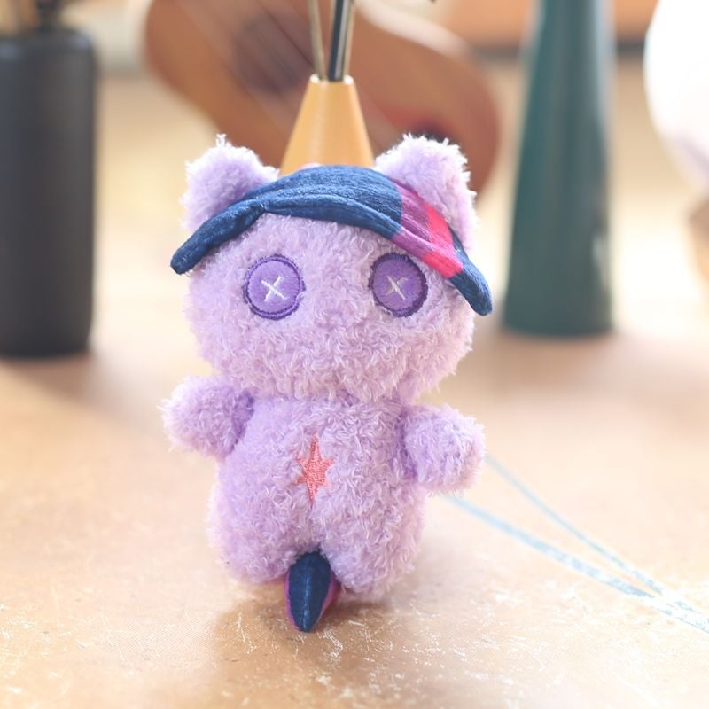 Κούκλα λούτρινο άλογο με μπρελόκ — υπερ-μαλακό κοντό λούτρινο ύφασμα, γέμισμα PP βαμβάκι, μάρκα Praying bear