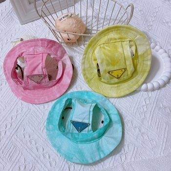 Kutyas napkalap monokróm mintával, pamut twill anyagból, tie-dye feldolgozással, négy évszakra megfelelő.