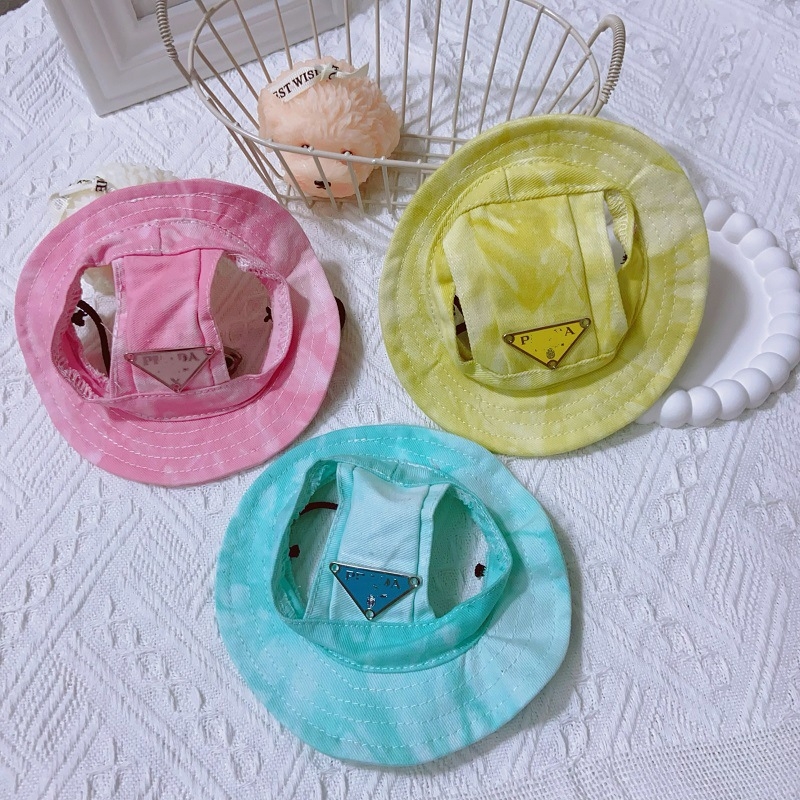 Kutyas napkalap monokróm mintával, pamut twill anyagból, tie-dye feldolgozással, négy évszakra megfelelő.