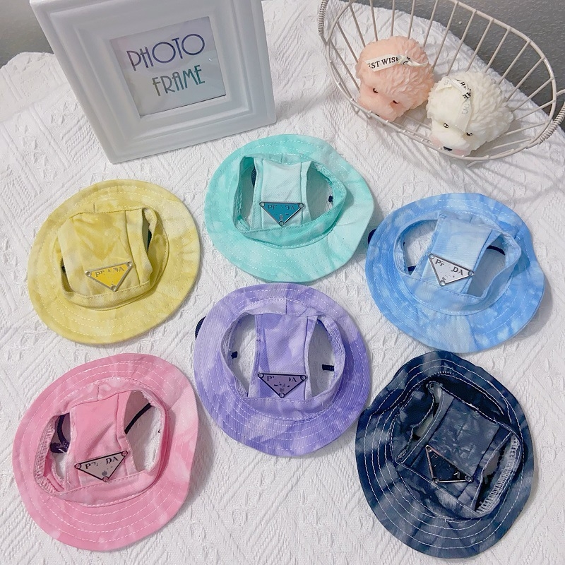 Kutyas napkalap monokróm mintával, pamut twill anyagból, tie-dye feldolgozással, négy évszakra megfelelő.