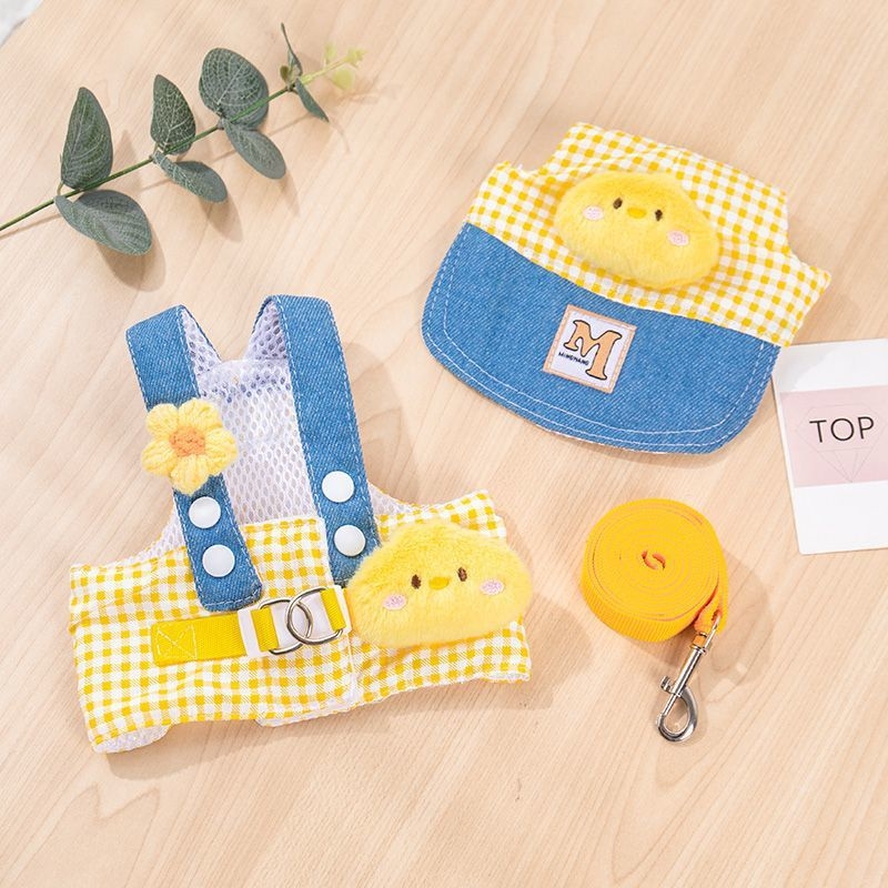 Комплект дрехи за кучета за лято с каишка и предно-гръбно водене и шапка против слънцето (Материал: коралов флис; Категория: дрехи за домашни любимци; Включва шапка против слънцето; Каишка и нашийник)