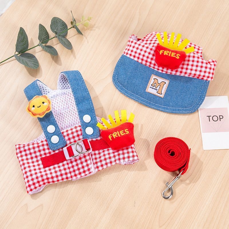 Комплект дрехи за кучета за лято с каишка и предно-гръбно водене и шапка против слънцето (Материал: коралов флис; Категория: дрехи за домашни любимци; Включва шапка против слънцето; Каишка и нашийник)