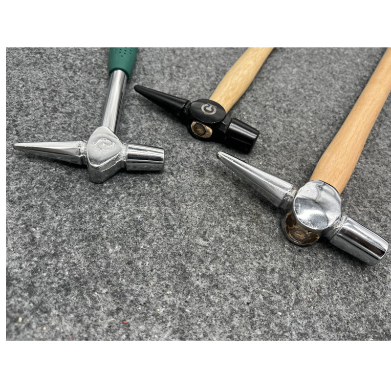 Vasúti kalapács hosszabbított fa fogantyúval kazánellenőrzéséhez