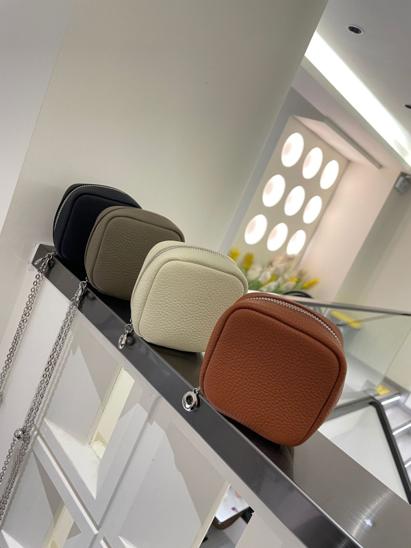 Geantă crossbody din piele de vită din primul strat, cu fermoar, buzunar pentru ID, căptușeală din pânză, curea