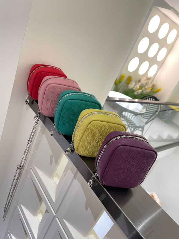 Geantă crossbody din piele de vită din primul strat, cu fermoar, buzunar pentru ID, căptușeală din pânză, curea