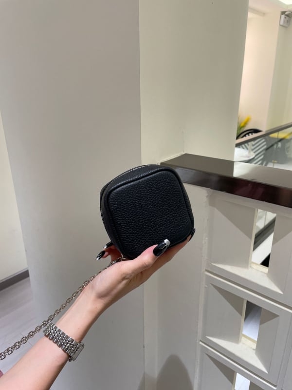 Geantă crossbody din piele de vită din primul strat, cu fermoar, buzunar pentru ID, căptușeală din pânză, curea