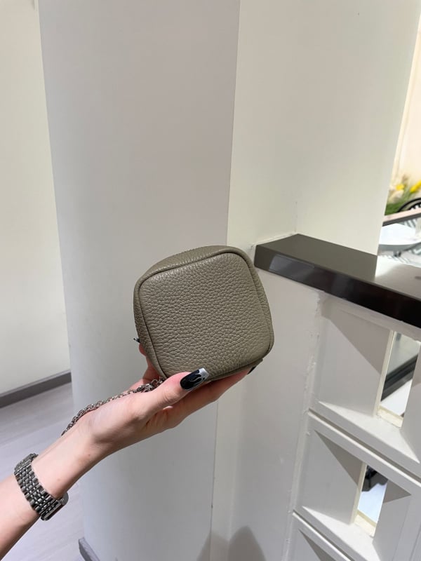 Geantă crossbody din piele de vită din primul strat, cu fermoar, buzunar pentru ID, căptușeală din pânză, curea