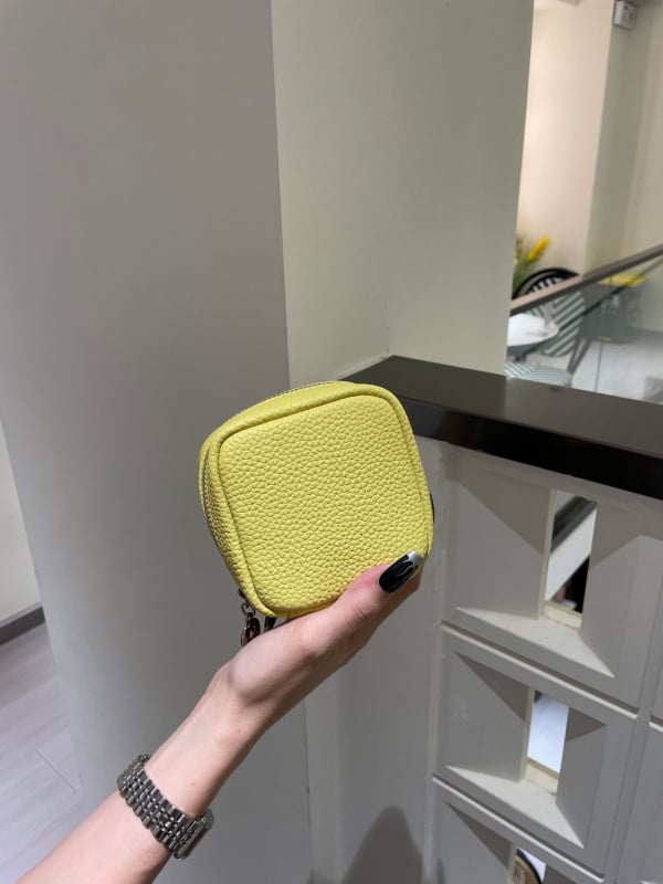 Geantă crossbody din piele de vită din primul strat, cu fermoar, buzunar pentru ID, căptușeală din pânză, curea