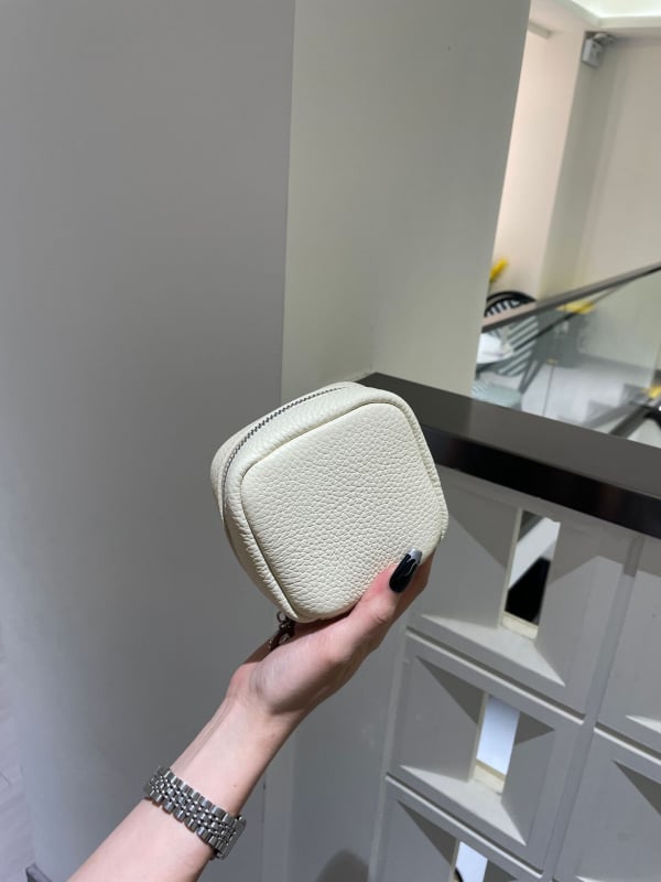 Geantă crossbody din piele de vită din primul strat, cu fermoar, buzunar pentru ID, căptușeală din pânză, curea