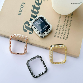 Carcasă Apple Watch – Metal, design cu patru foi de trifoi și zirconiu, protecție