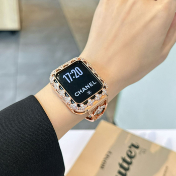 Carcasă Apple Watch – Metal, design cu patru foi de trifoi și zirconiu, protecție