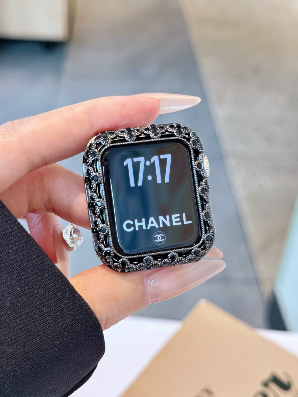 Carcasă Apple Watch – Metal, design cu patru foi de trifoi și zirconiu, protecție