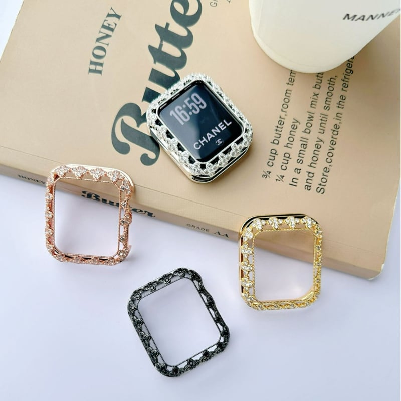 Carcasă Apple Watch – Metal, design cu patru foi de trifoi și zirconiu, protecție