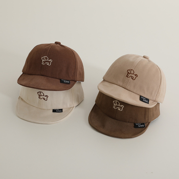 Puha szegélyű baba sapka rövid peremmel és kupolás koronával, 100% poliészter, 6–12 hónaptól 4 éves korig