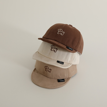 Puha szegélyű baba sapka rövid peremmel és kupolás koronával, 100% poliészter, 6–12 hónaptól 4 éves korig