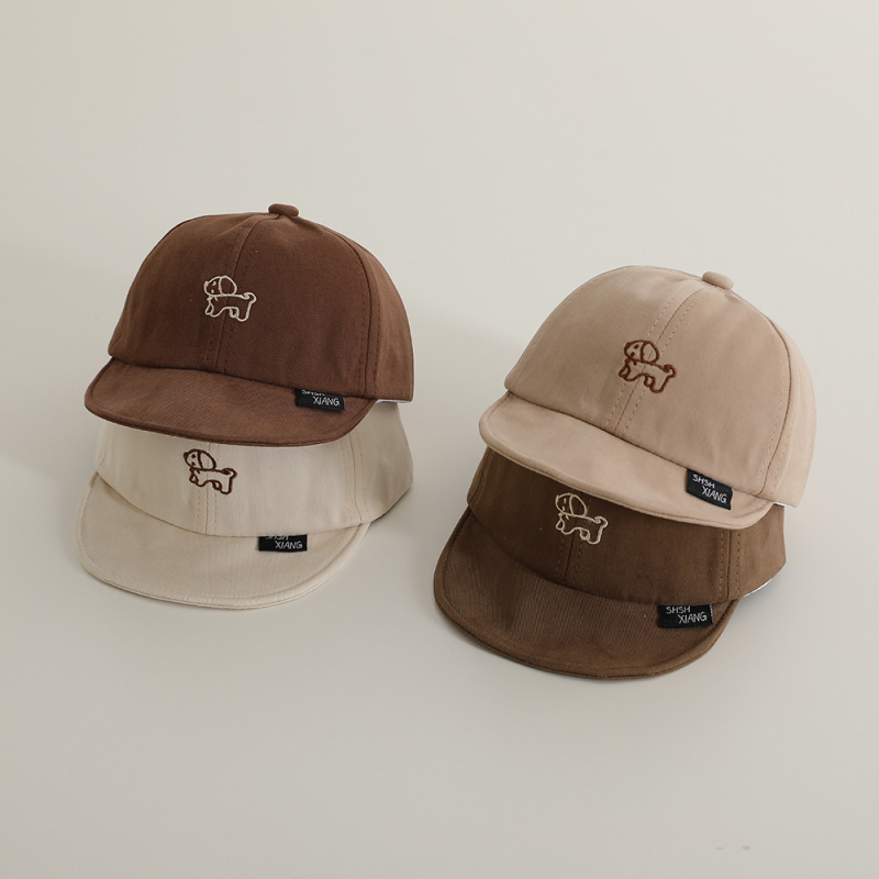 Puha szegélyű baba sapka rövid peremmel és kupolás koronával, 100% poliészter, 6–12 hónaptól 4 éves korig