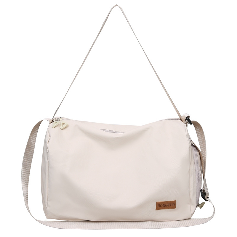 Férfi crossbody tornazsák cipőrekesszel és száraz-nedves elválasztással, bővíthető kapacitású rövid utazásokhoz