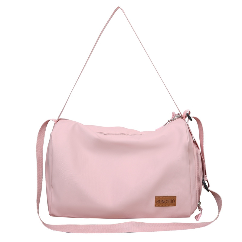 Férfi crossbody tornazsák cipőrekesszel és száraz-nedves elválasztással, bővíthető kapacitású rövid utazásokhoz