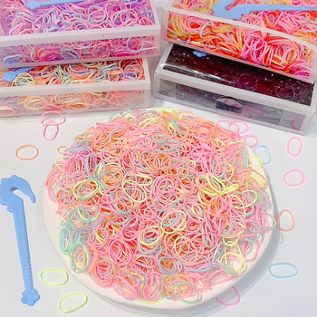 Kutyák hajdísze – kis gyanta hajgumi, lazító stílus (anyag: gyanta; stílus: lazító; eredet: más; márka: más)