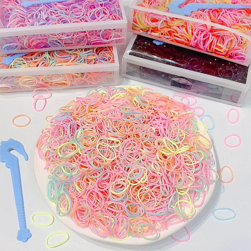 Kutyák hajdísze – kis gyanta hajgumi, lazító stílus (anyag: gyanta; stílus: lazító; eredet: más; márka: más)