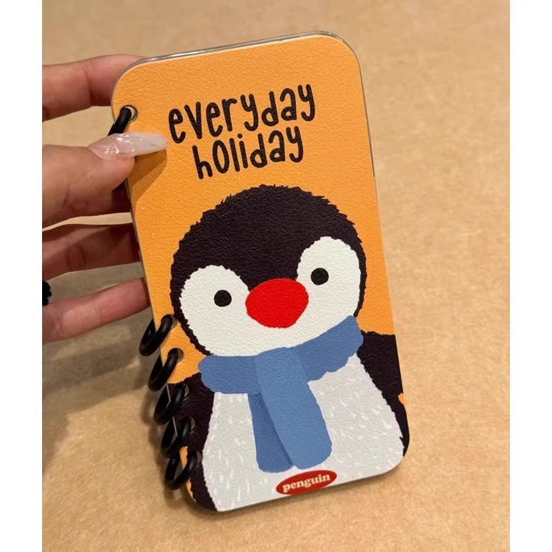 Carcasă flip pentru iPhone, temă desen animat cu cățeluș-pinguin, material TPU, protecție la șocuri și căderi, compatibilă cu modelele iPhone 4/4S, 5/5S/5C, 6/6S/6 Plus, 7/8, X/XS/XR/XS Max, 11, 12, 13, 14, și suportă personalizare