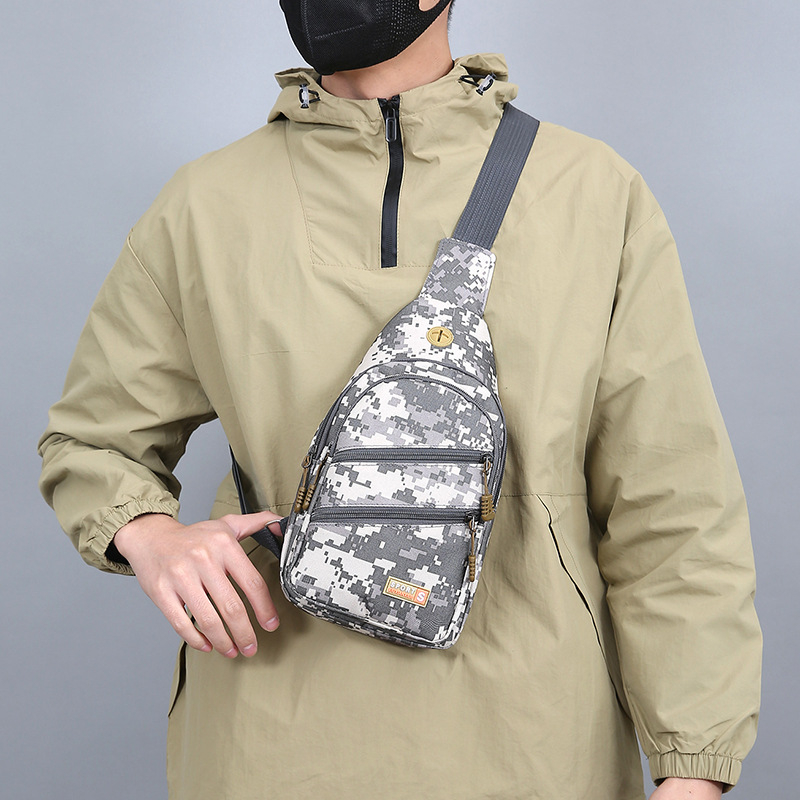Muška torba na prsima, ulični stil, platno, camouflage uzorak, vodootporna i ultra lagana, podstava od poliester.