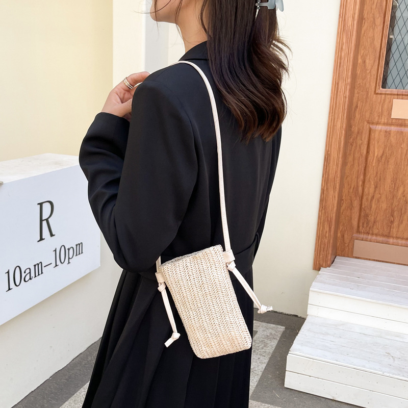 Ženska platnena crossbody torba, korejsko-japanski stil, vertikalni kvadratni oblik, magnetsko zatvaranje, džep za telefon, poliester podstava