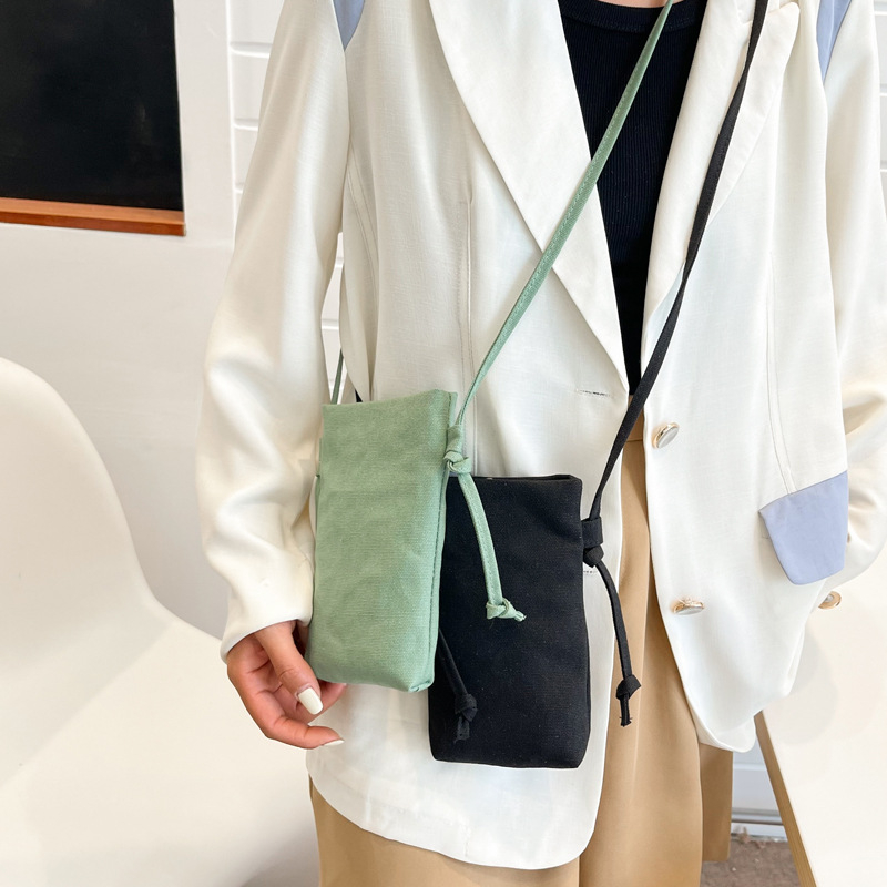 Ženska platnena crossbody torba, korejsko-japanski stil, vertikalni kvadratni oblik, magnetsko zatvaranje, džep za telefon, poliester podstava
