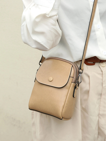 Geantă pentru telefon din piele naturală, crossbody vertical pătrată, închidere cu fermoar, compartiment interior cu fermoar, căptușeală poliester (Material: Genuine Leather; Opening: Zipper; Internal: Zip Compartment; Shape: Vertical Square; Lining: Polye