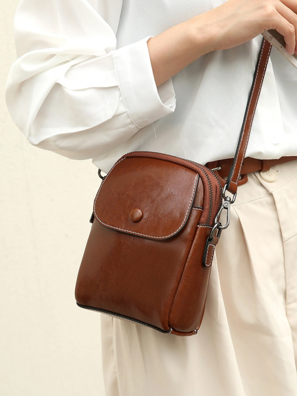 Geantă pentru telefon din piele naturală, crossbody vertical pătrată, închidere cu fermoar, compartiment interior cu fermoar, căptușeală poliester (Material: Genuine Leather; Opening: Zipper; Internal: Zip Compartment; Shape: Vertical Square; Lining: Polye