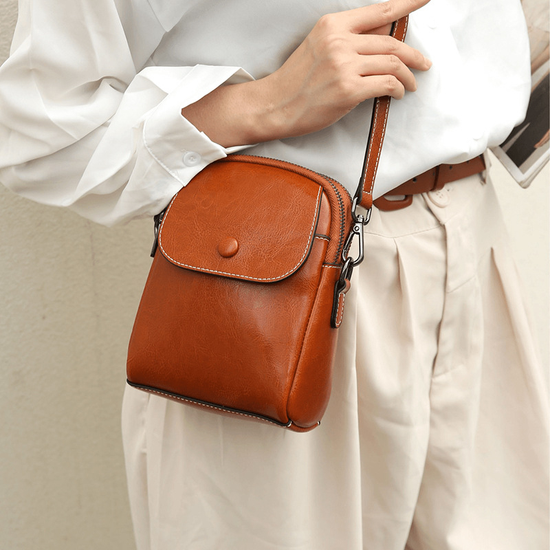 Geantă pentru telefon din piele naturală, crossbody vertical pătrată, închidere cu fermoar, compartiment interior cu fermoar, căptușeală poliester (Material: Genuine Leather; Opening: Zipper; Internal: Zip Compartment; Shape: Vertical Square; Lining: Polye